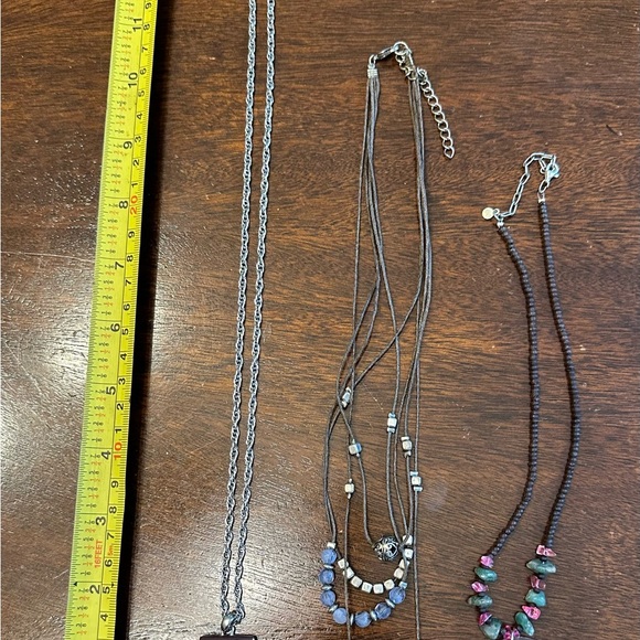 Lot more of 3 Beautiful Necklaces. - Picture 6 of 6